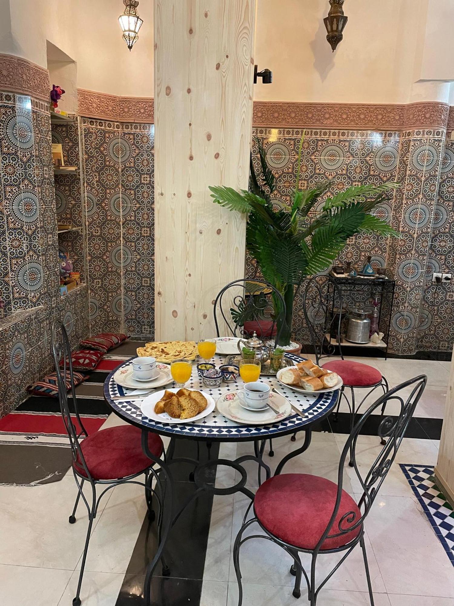 La Casa Espanyola Фес Екстериор снимка