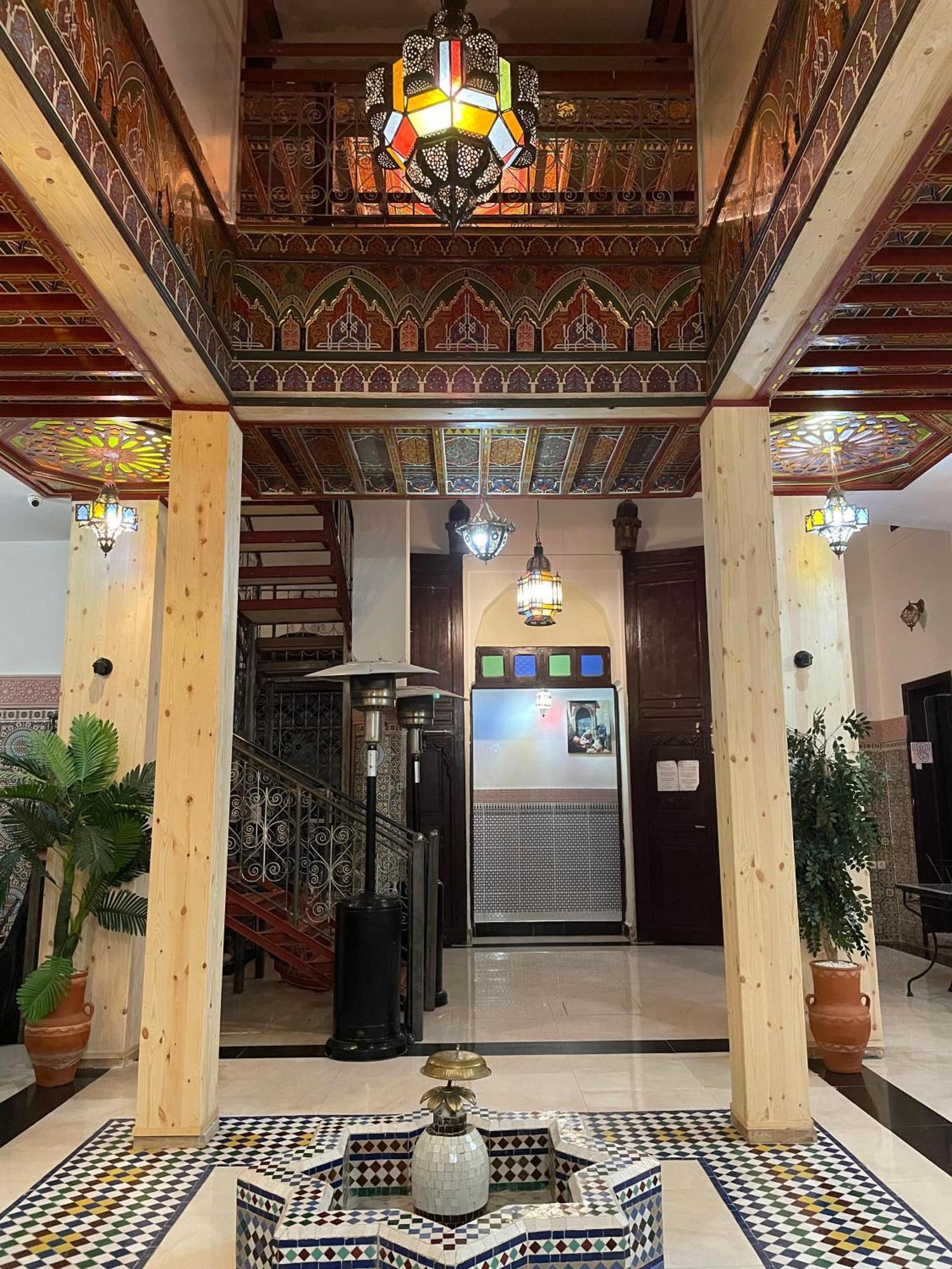 La Casa Espanyola Фес Екстериор снимка