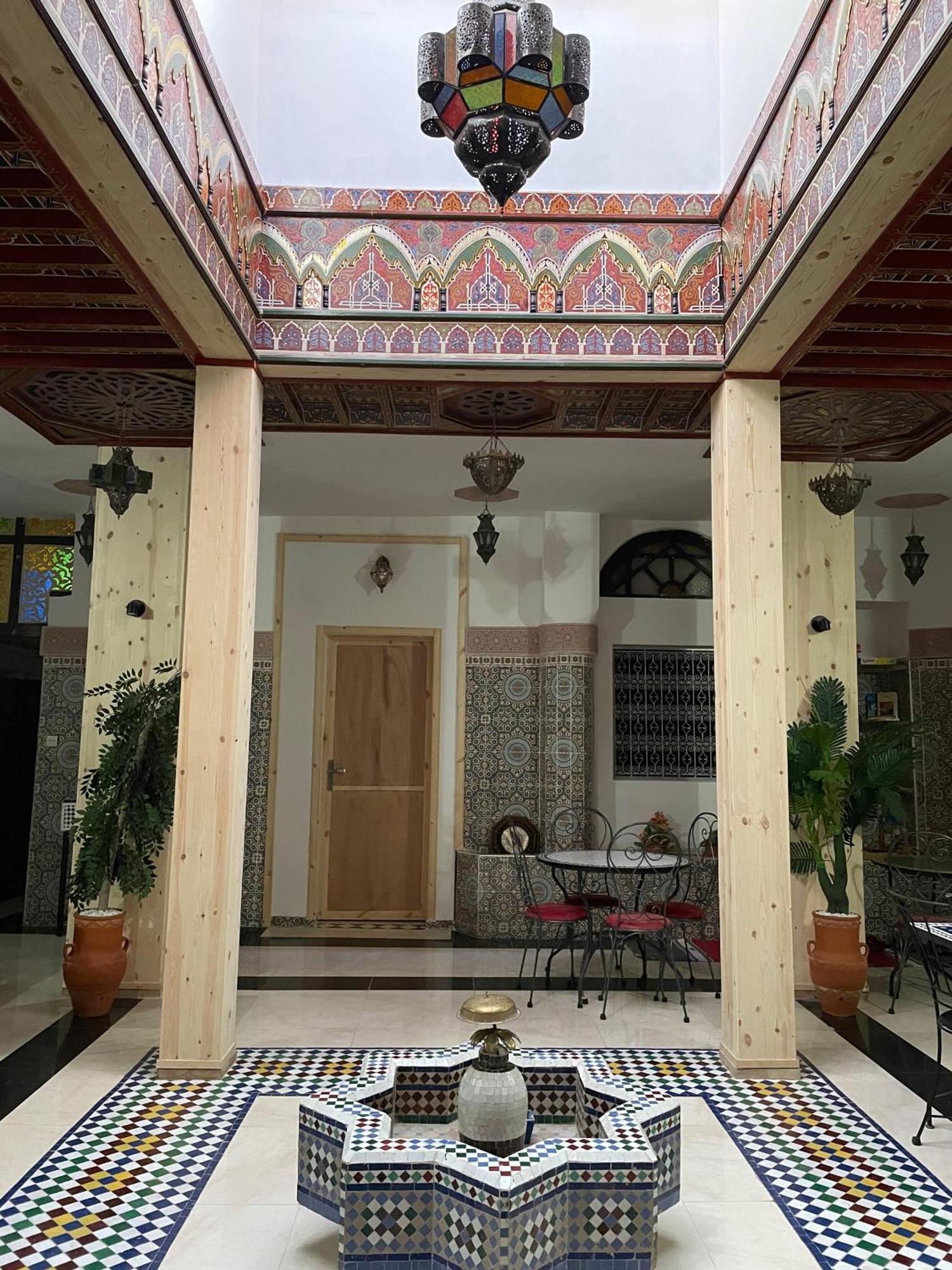 La Casa Espanyola Фес Екстериор снимка