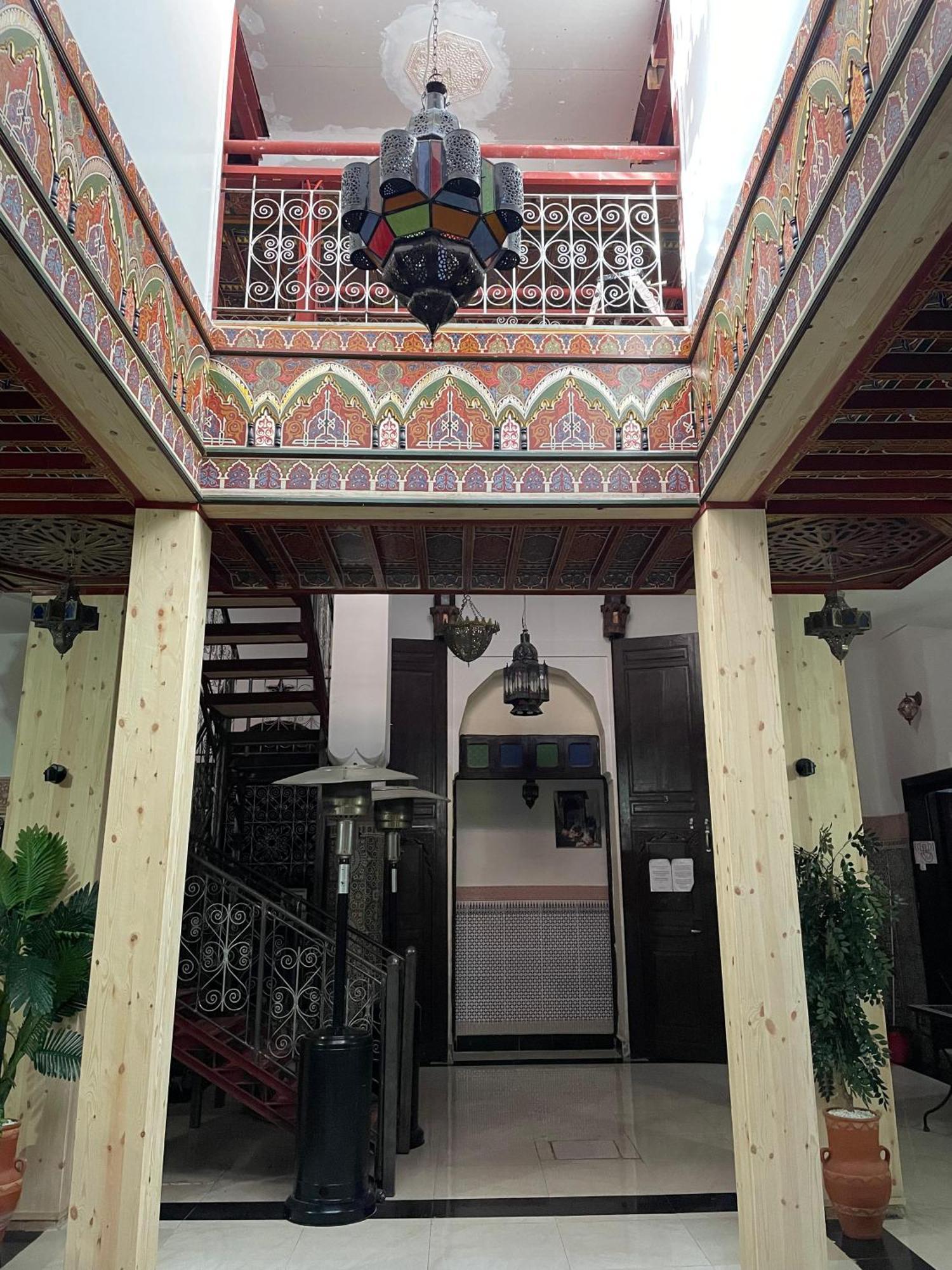 La Casa Espanyola Фес Екстериор снимка