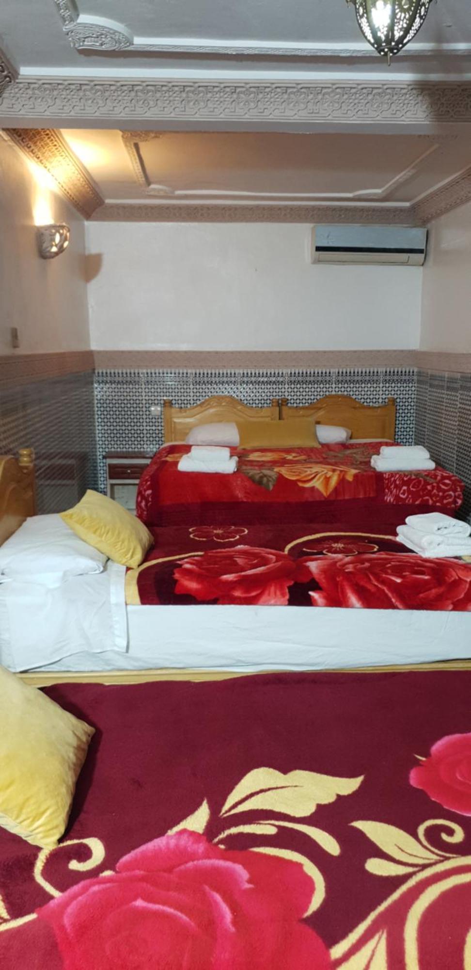 La Casa Espanyola Фес Екстериор снимка