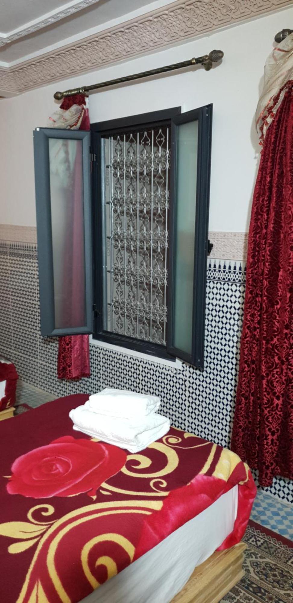 La Casa Espanyola Фес Екстериор снимка